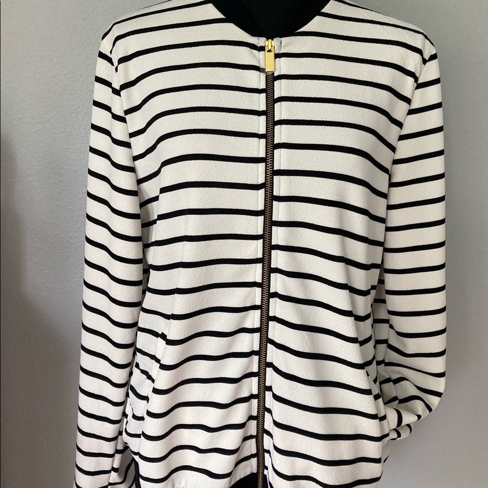 Olivia Blu Bomber Size L White&Black stripes. Zipper in front. Size L